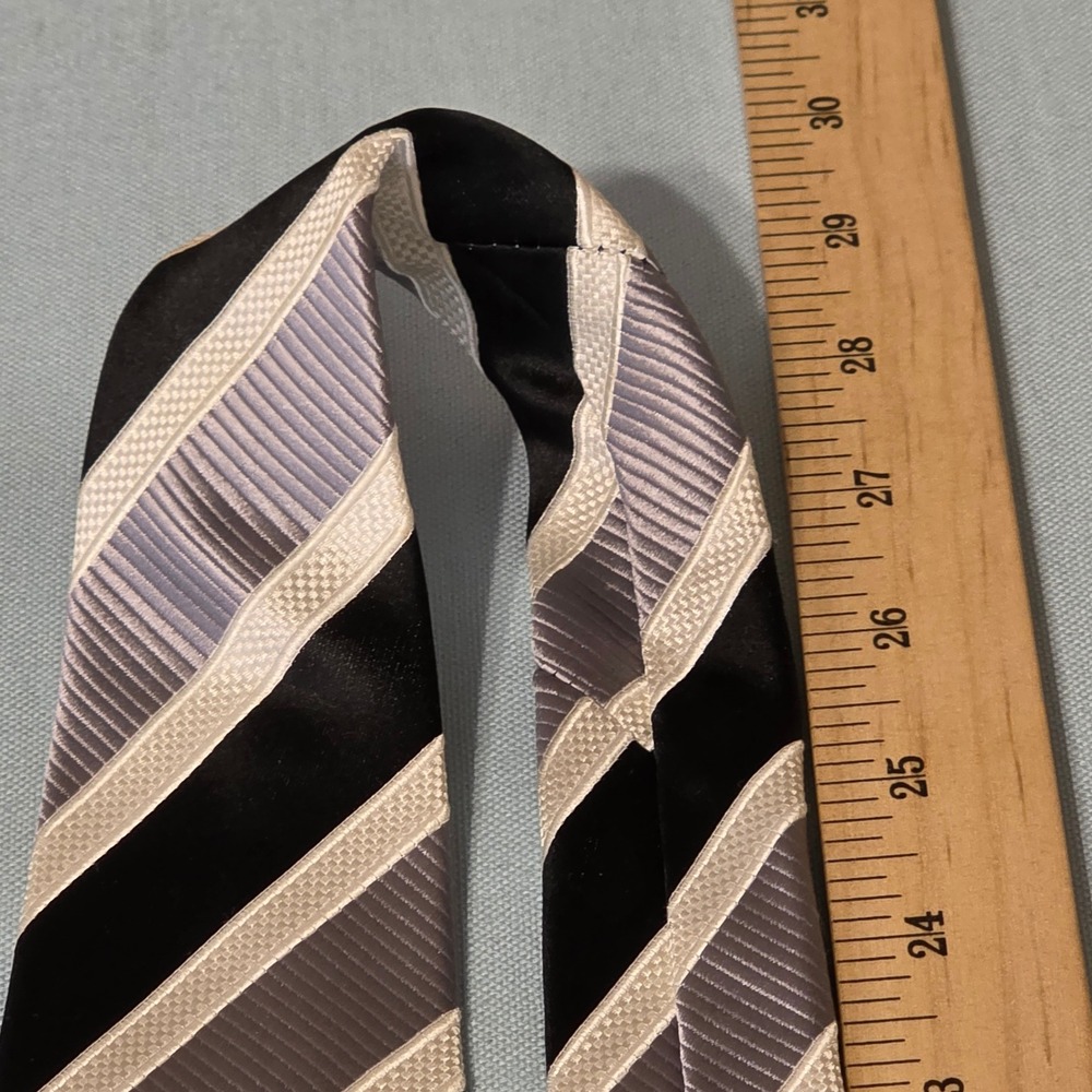 Donald J Trump Signature Collection Silk Tie Black Grey Silver Striped Mens